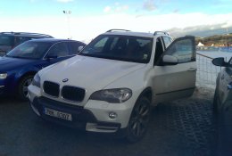 Otevření bílého BMW